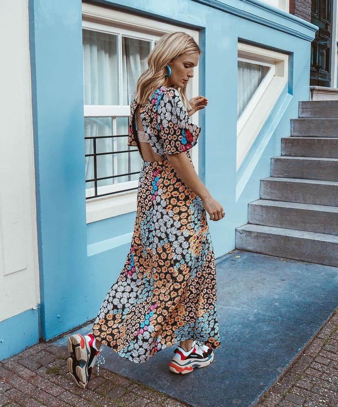 トップショップさんのインスタグラム写真 - (トップショップInstagram)「Yes, you can even wear the Austin Dress with your favourite trainers 👊 📷 @naaomiross Tap to shop or shop via 🔗 in bio」6月15日 2時03分 - topshop