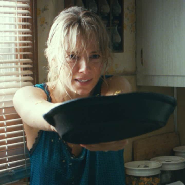カーラ・デルヴィーニュのインスタグラム：「Everyone needs to go see this movie! This is acting at its finest. @siennathing you are PHENOMENAL and utterly truthful. The full trailer is in my bio. The movie is out in select theatres June 14th. Go find it! You won’t regret it. #nomination #americanwoman #siennamiller」