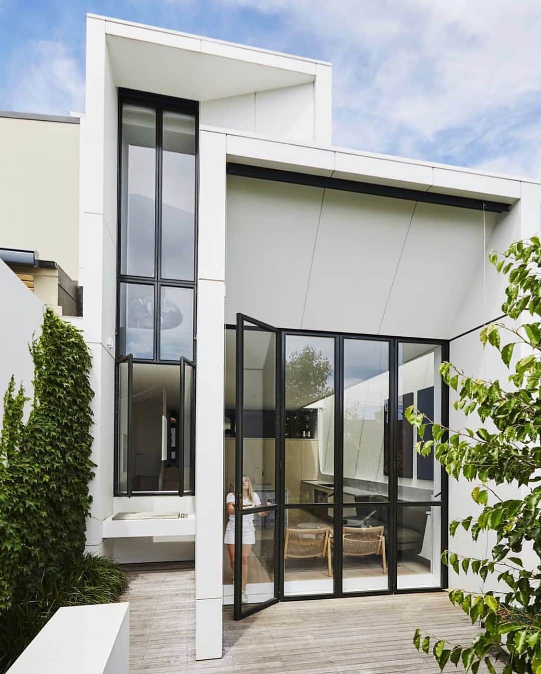 Architecture - Housesさんのインスタグラム写真 - (Architecture - HousesInstagram)「Regent #house designed by  @smart.design.studio Location #Sydney, #Australia . Photo: Anson Smart」6月15日 2時13分 - _archidesignhome_