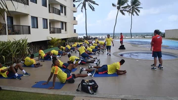サッカー コロンビア代表チームのインスタグラム：「¡Nos seguimos preparando para empezar nuestro camino en la @copaamerica. Paso a paso, con trabajo y esfuerzo dejaremos todo por nuestra gente! 👊🏼🇨🇴」
