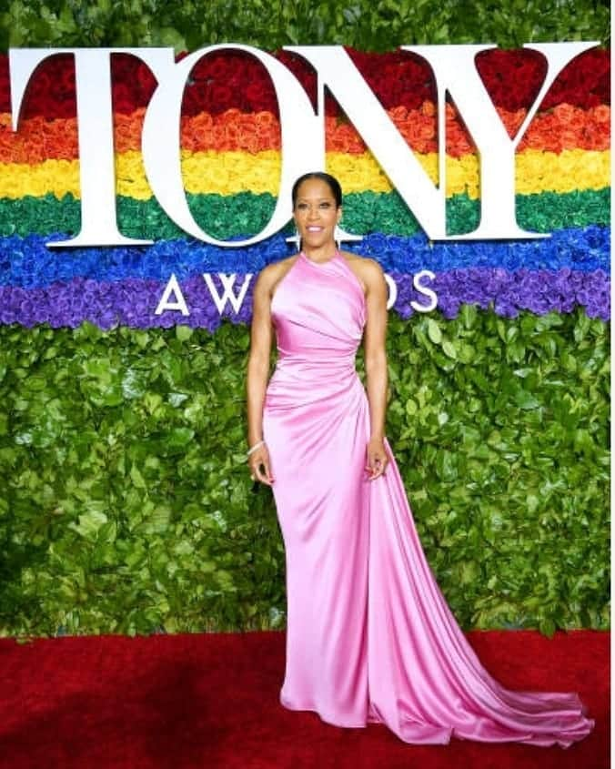 レジーナ・キングさんのインスタグラム写真 - (レジーナ・キングInstagram)「Flashback to my 1st Tonys -Look mama...I'm at the Tonys!!! -Glam Squad got me pretty in pink -When 4 fly people have to take a pic -Officer Tang & Detective Adams reunite #Southland -Bebe is l👀kin good! Whatchoo on...that Keto diet?? -Laura and I are about to hit that stage and were feeling cute. So we give'm that over the shoulder smirk -And the winner is...Bryan Cranston!!! Alright B-fly let's give it to 'em in this Prada #TonyAwards2019」6月15日 2時33分 - iamreginaking