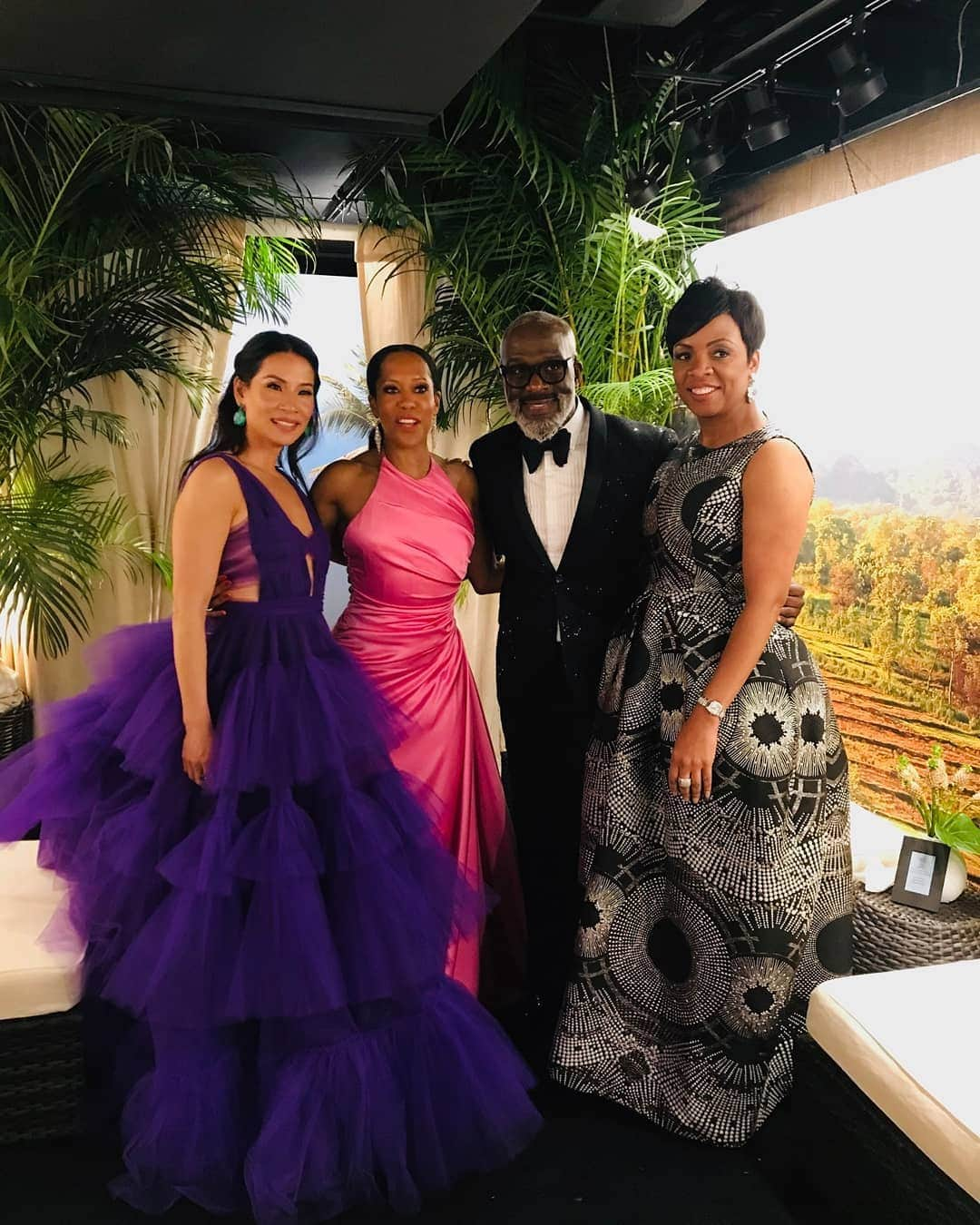 レジーナ・キングさんのインスタグラム写真 - (レジーナ・キングInstagram)「Flashback to my 1st Tonys -Look mama...I'm at the Tonys!!! -Glam Squad got me pretty in pink -When 4 fly people have to take a pic -Officer Tang & Detective Adams reunite #Southland -Bebe is l👀kin good! Whatchoo on...that Keto diet?? -Laura and I are about to hit that stage and were feeling cute. So we give'm that over the shoulder smirk -And the winner is...Bryan Cranston!!! Alright B-fly let's give it to 'em in this Prada #TonyAwards2019」6月15日 2時33分 - iamreginaking