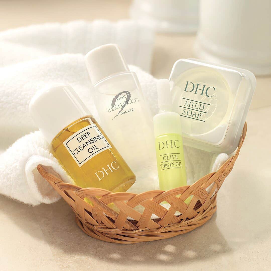 DHC Skincareさんのインスタグラム写真 - (DHC SkincareInstagram)「4-steps to glow--#travel edition✨ Stock up on your summer travel buddies during mini MADNESS! #DHCisJBeauty」6月15日 2時27分 - dhcskincare