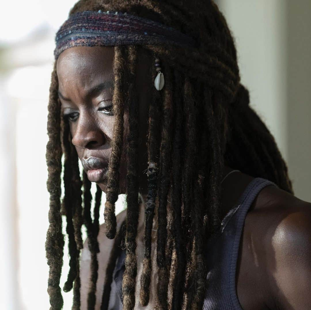 The Walking Deadさんのインスタグラム写真 - (The Walking DeadInstagram)「Michonne started the recent season of #TWD as a wife, mother, and warrior. She lost her lover, gained a son, and remained the same bad ass you've known all these years. Watch Season 9 of TWD right now, available ONLY on AMC Premiere. (See bio for details.)」6月15日 2時35分 - amcthewalkingdead