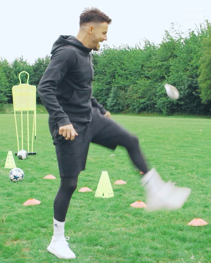 F2Freestylersのインスタグラム：「Did a bit of 'taping' for @primevideosport 🤣🎬 Go watch our new show on their IGTV!」