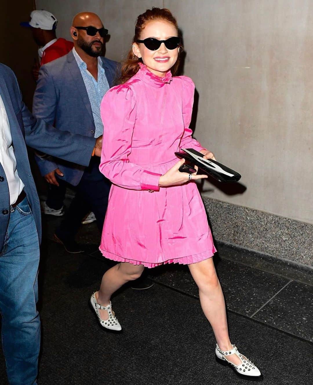 のインスタグラム：「Gorgeous @sadiesink_ in THE prairie dress (and THE mary-jane) 💕 grab yours while you can at marcjacobs.com! 🎀 #theprairiedress #THE #themarcjacobs @themarcjacobs」