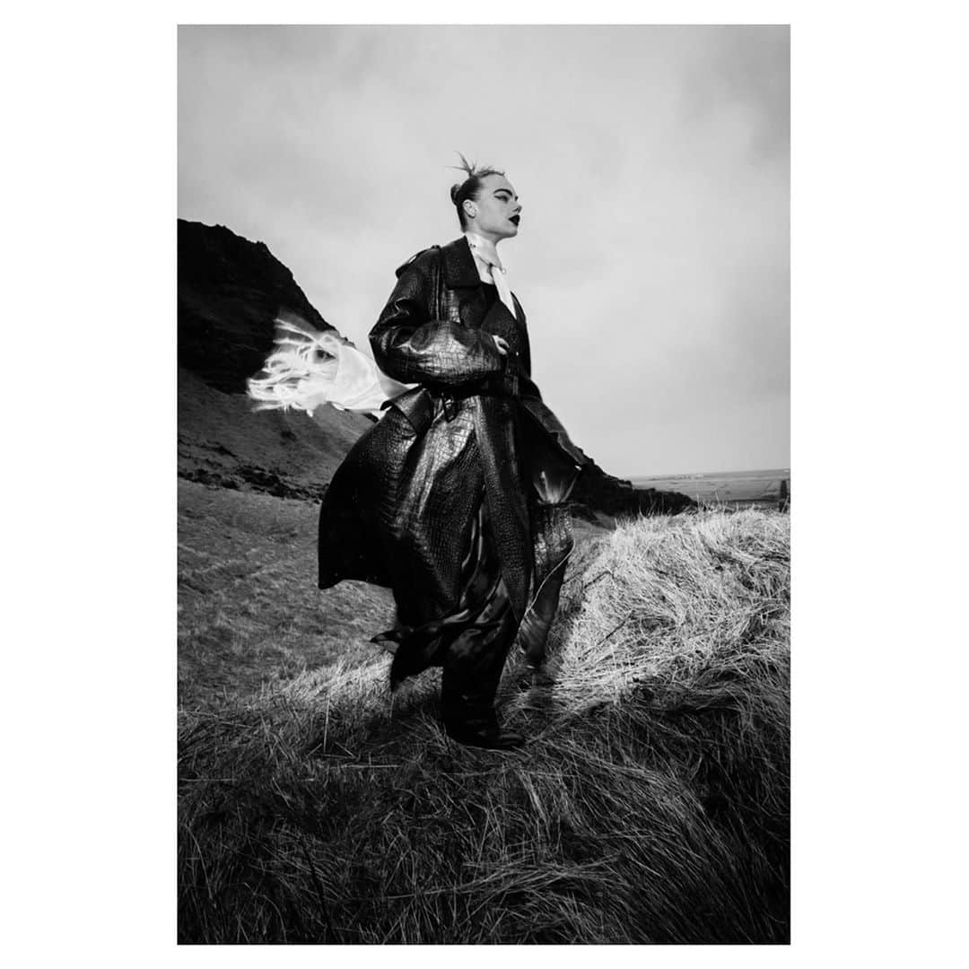 コール・スプラウスのインスタグラム：「A little time and travel  @estellaboersma for @elleusa conservation」
