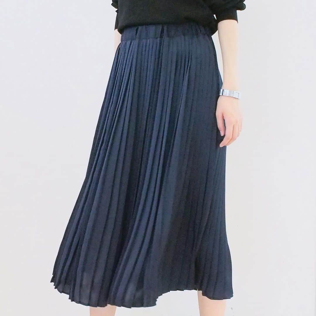 kumikyokuさんのインスタグラム写真 - (kumikyokuInstagram)「.﻿ Layered Skirt Customize Campaign ﻿ 6/15(土)-23(日)の間、今季注目のレイヤードスカートのカスタマイズキャンペーンを店舗限定で開催。キャンペーン期間限定の外側2柄×内側4色の組み合わせをお選びいただけます。秋らしいチェック柄の巻きスカートと無地のプリーツスカートのレイヤードスカートは、 セットで着用すれば今年らしいレイヤードスタイルに、内側のスカートは単品でもお使いいただけます。﻿ SKIRT ￥32,000(R・S)/￥33,000(L)﻿ ﻿ ※お渡し時期は9月中旬以降になります。お渡し日・詳細は各ショップにご確認ください。LSサイズはレギュラーサイズショップで承ります。開催店舗はオフィシャルサイトNEWSをご覧ください。﻿ ﻿ Layered Skirt Customize Campaign﻿ >>プロフィールURLからNEWSをチェック﻿ ﻿ #kumikyoku #組曲 #レイヤードスカート #カスタマイズ #オーダーフェア #受注生産 #店舗限定 #チェック柄 #ラップスカート #プリーツスカート #着回し力 #巻きスカート #秋色夏素材 #新作 #2019aw」6月15日 2時57分 - kumikyoku_jp
