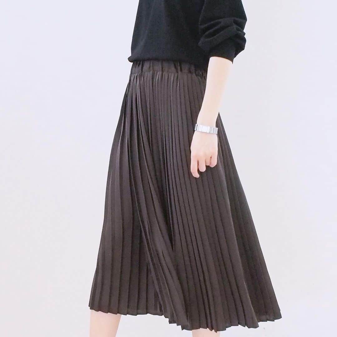kumikyokuさんのインスタグラム写真 - (kumikyokuInstagram)「.﻿ Layered Skirt Customize Campaign ﻿ 6/15(土)-23(日)の間、今季注目のレイヤードスカートのカスタマイズキャンペーンを店舗限定で開催。キャンペーン期間限定の外側2柄×内側4色の組み合わせをお選びいただけます。秋らしいチェック柄の巻きスカートと無地のプリーツスカートのレイヤードスカートは、 セットで着用すれば今年らしいレイヤードスタイルに、内側のスカートは単品でもお使いいただけます。﻿ SKIRT ￥32,000(R・S)/￥33,000(L)﻿ ﻿ ※お渡し時期は9月中旬以降になります。お渡し日・詳細は各ショップにご確認ください。LSサイズはレギュラーサイズショップで承ります。開催店舗はオフィシャルサイトNEWSをご覧ください。﻿ ﻿ Layered Skirt Customize Campaign﻿ >>プロフィールURLからNEWSをチェック﻿ ﻿ #kumikyoku #組曲 #レイヤードスカート #カスタマイズ #オーダーフェア #受注生産 #店舗限定 #チェック柄 #ラップスカート #プリーツスカート #着回し力 #巻きスカート #秋色夏素材 #新作 #2019aw」6月15日 2時57分 - kumikyoku_jp