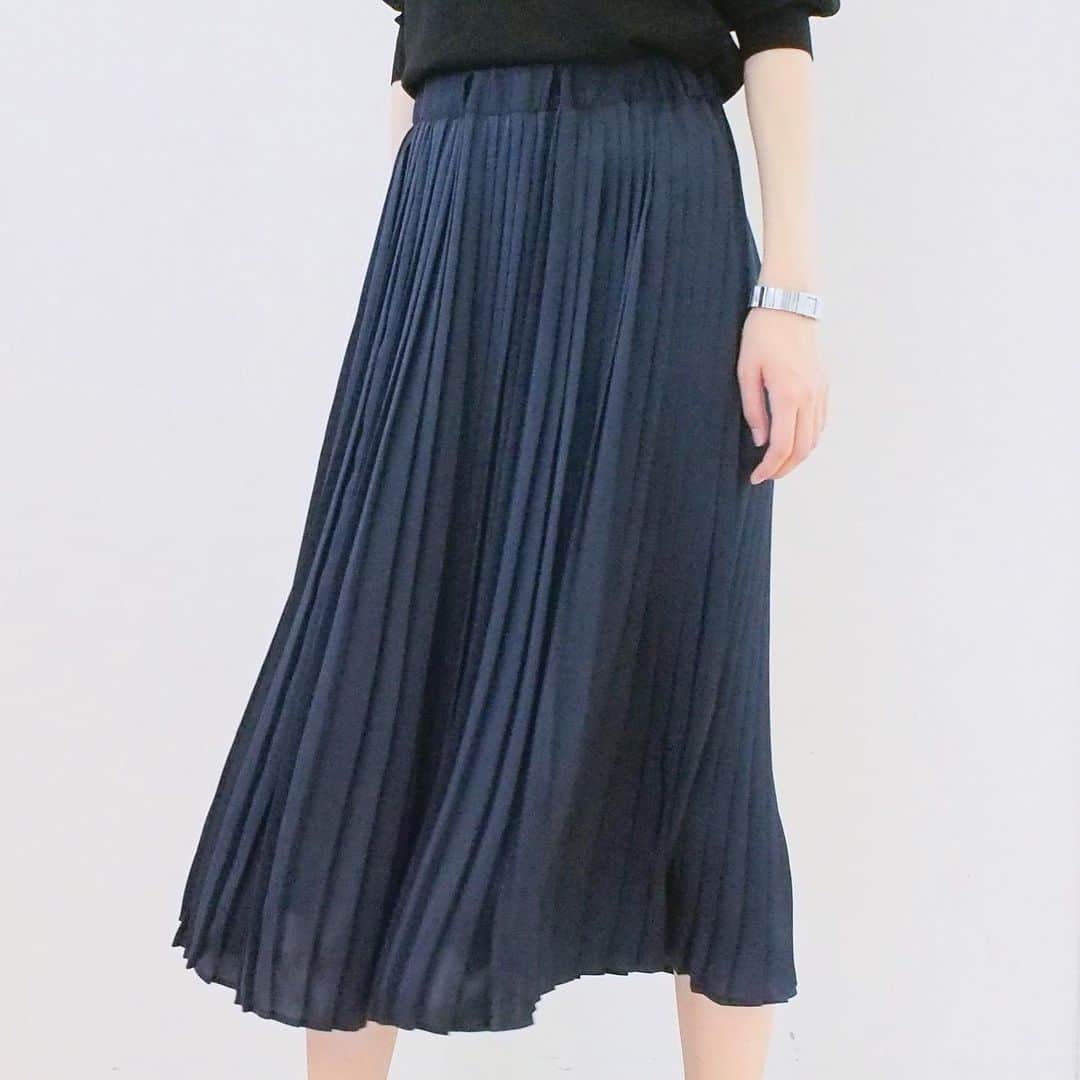 kumikyokuさんのインスタグラム写真 - (kumikyokuInstagram)「.﻿ Layered Skirt Customize Campaign ﻿ 6/15(土)-23(日)の間、今季注目のレイヤードスカートのカスタマイズキャンペーンを店舗限定で開催。キャンペーン期間限定の外側2柄×内側4色の組み合わせをお選びいただけます。秋らしいチェック柄の巻きスカートと無地のプリーツスカートのレイヤードスカートは、 セットで着用すれば今年らしいレイヤードスタイルに、内側のスカートは単品でもお使いいただけます。﻿ SKIRT ￥32,000(R・S)/￥33,000(L)﻿ ﻿ ※お渡し時期は9月中旬以降になります。お渡し日・詳細は各ショップにご確認ください。LSサイズはレギュラーサイズショップで承ります。開催店舗はオフィシャルサイトNEWSをご覧ください。﻿ ﻿ Layered Skirt Customize Campaign﻿ >>プロフィールURLからNEWSをチェック﻿ ﻿ #kumikyoku #組曲 #レイヤードスカート #カスタマイズ #オーダーフェア #受注生産 #店舗限定 #チェック柄 #ラップスカート #プリーツスカート #着回し力 #巻きスカート #秋色夏素材 #新作 #2019aw」6月15日 2時58分 - kumikyoku_jp