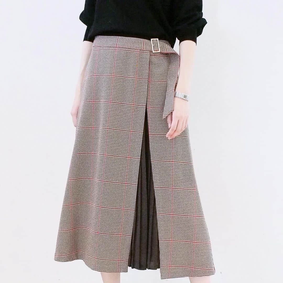 kumikyokuさんのインスタグラム写真 - (kumikyokuInstagram)「.﻿ Layered Skirt Customize Campaign ﻿ 6/15(土)-23(日)の間、今季注目のレイヤードスカートのカスタマイズキャンペーンを店舗限定で開催。キャンペーン期間限定の外側2柄×内側4色の組み合わせをお選びいただけます。秋らしいチェック柄の巻きスカートと無地のプリーツスカートのレイヤードスカートは、 セットで着用すれば今年らしいレイヤードスタイルに、内側のスカートは単品でもお使いいただけます。﻿ SKIRT ￥32,000(R・S)/￥33,000(L)﻿ ﻿ ※お渡し時期は9月中旬以降になります。お渡し日・詳細は各ショップにご確認ください。LSサイズはレギュラーサイズショップで承ります。開催店舗はオフィシャルサイトNEWSをご覧ください。﻿ ﻿ Layered Skirt Customize Campaign﻿ >>プロフィールURLからNEWSをチェック﻿ ﻿ #kumikyoku #組曲 #レイヤードスカート #カスタマイズ #オーダーフェア #受注生産 #店舗限定 #チェック柄 #ラップスカート #プリーツスカート #着回し力 #巻きスカート #秋色夏素材 #新作 #2019aw」6月15日 2時58分 - kumikyoku_jp