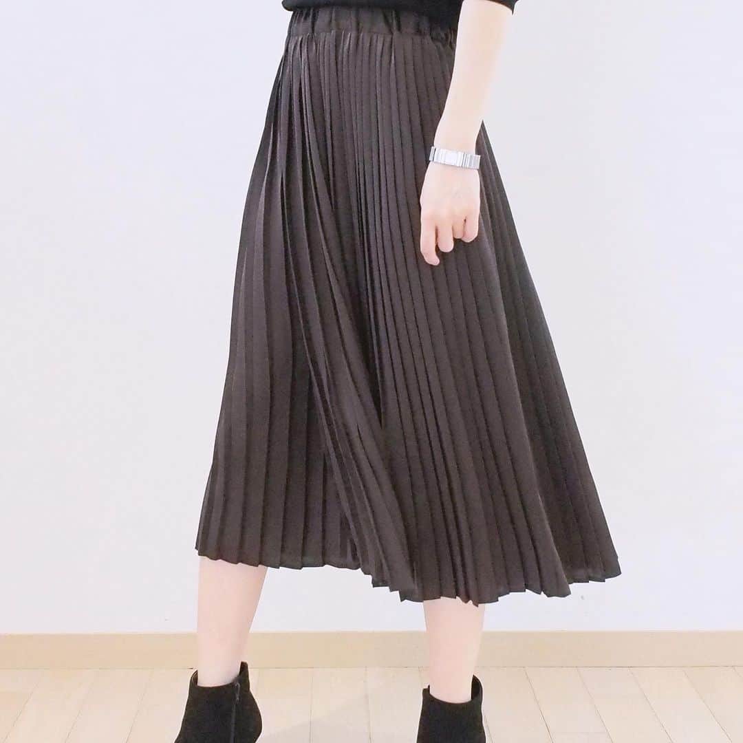 kumikyokuさんのインスタグラム写真 - (kumikyokuInstagram)「.﻿ Layered Skirt Customize Campaign ﻿ 6/15(土)-23(日)の間、今季注目のレイヤードスカートのカスタマイズキャンペーンを店舗限定で開催。キャンペーン期間限定の外側2柄×内側4色の組み合わせをお選びいただけます。秋らしいチェック柄の巻きスカートと無地のプリーツスカートのレイヤードスカートは、 セットで着用すれば今年らしいレイヤードスタイルに、内側のスカートは単品でもお使いいただけます。﻿ SKIRT ￥32,000(R・S)/￥33,000(L)﻿ ﻿ ※お渡し時期は9月中旬以降になります。お渡し日・詳細は各ショップにご確認ください。LSサイズはレギュラーサイズショップで承ります。開催店舗はオフィシャルサイトNEWSをご覧ください。﻿ ﻿ Layered Skirt Customize Campaign﻿ >>プロフィールURLからNEWSをチェック﻿ ﻿ #kumikyoku #組曲 #レイヤードスカート #カスタマイズ #オーダーフェア #受注生産 #店舗限定 #チェック柄 #ラップスカート #プリーツスカート #着回し力 #巻きスカート #秋色夏素材 #新作 #2019aw」6月15日 2時58分 - kumikyoku_jp