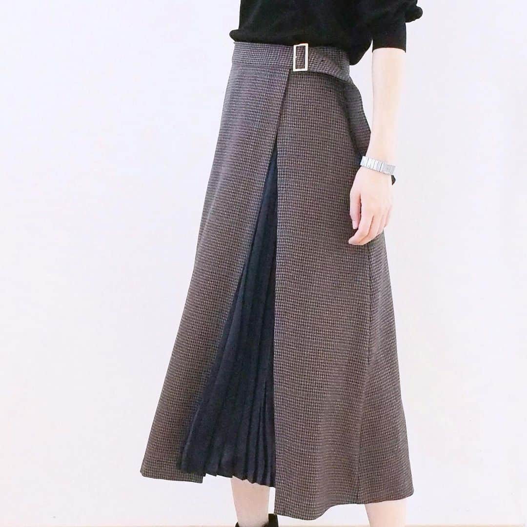 kumikyokuさんのインスタグラム写真 - (kumikyokuInstagram)「.﻿ Layered Skirt Customize Campaign ﻿ 6/15(土)-23(日)の間、今季注目のレイヤードスカートのカスタマイズキャンペーンを店舗限定で開催。キャンペーン期間限定の外側2柄×内側4色の組み合わせをお選びいただけます。秋らしいチェック柄の巻きスカートと無地のプリーツスカートのレイヤードスカートは、 セットで着用すれば今年らしいレイヤードスタイルに、内側のスカートは単品でもお使いいただけます。﻿ SKIRT ￥32,000(R・S)/￥33,000(L)﻿ ﻿ ※お渡し時期は9月中旬以降になります。お渡し日・詳細は各ショップにご確認ください。LSサイズはレギュラーサイズショップで承ります。開催店舗はオフィシャルサイトNEWSをご覧ください。﻿ ﻿ Layered Skirt Customize Campaign﻿ >>プロフィールURLからNEWSをチェック﻿ ﻿ #kumikyoku #組曲 #レイヤードスカート #カスタマイズ #オーダーフェア #受注生産 #店舗限定 #チェック柄 #ラップスカート #プリーツスカート #着回し力 #巻きスカート #秋色夏素材 #新作 #2019aw」6月15日 2時58分 - kumikyoku_jp