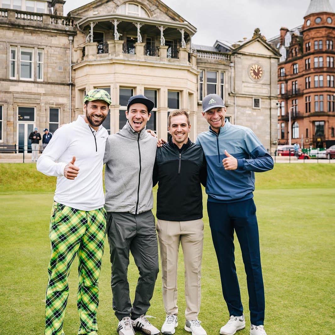 トーマス・ミュラーのインスタグラム：「We had a fantastic day at @thehomeofgolf 🏌🏾‍♂️ Thanks @allianz_deutschland for making this happen 😀🏴󠁧󠁢󠁳󠁣󠁴󠁿 #esmuellert #golf #holidays #adreamcomestrue」