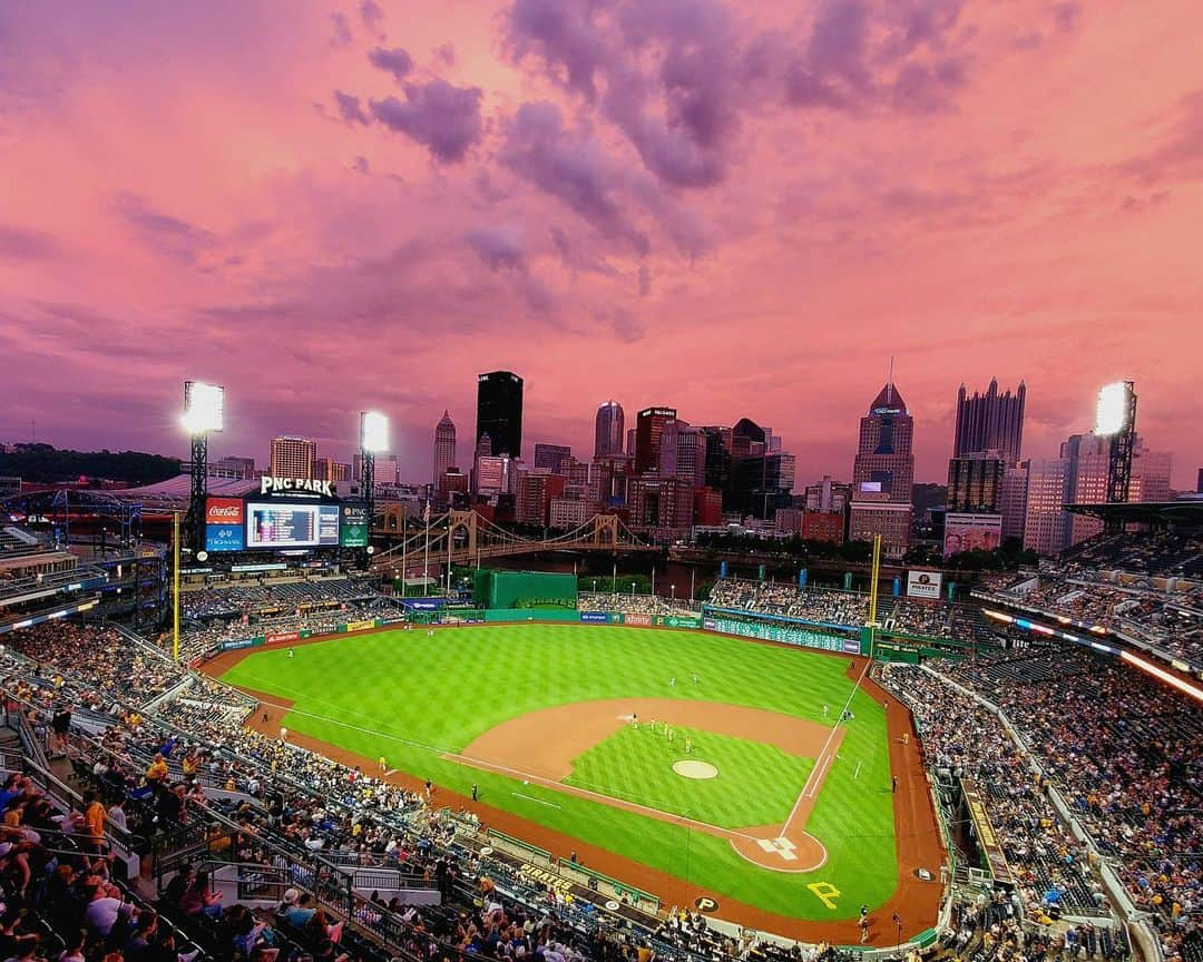 MLBさんのインスタグラム写真 - (MLBInstagram)「What is your favorite MLB ballpark? 📷: #withGalaxy S10+」6月15日 3時16分 - mlb