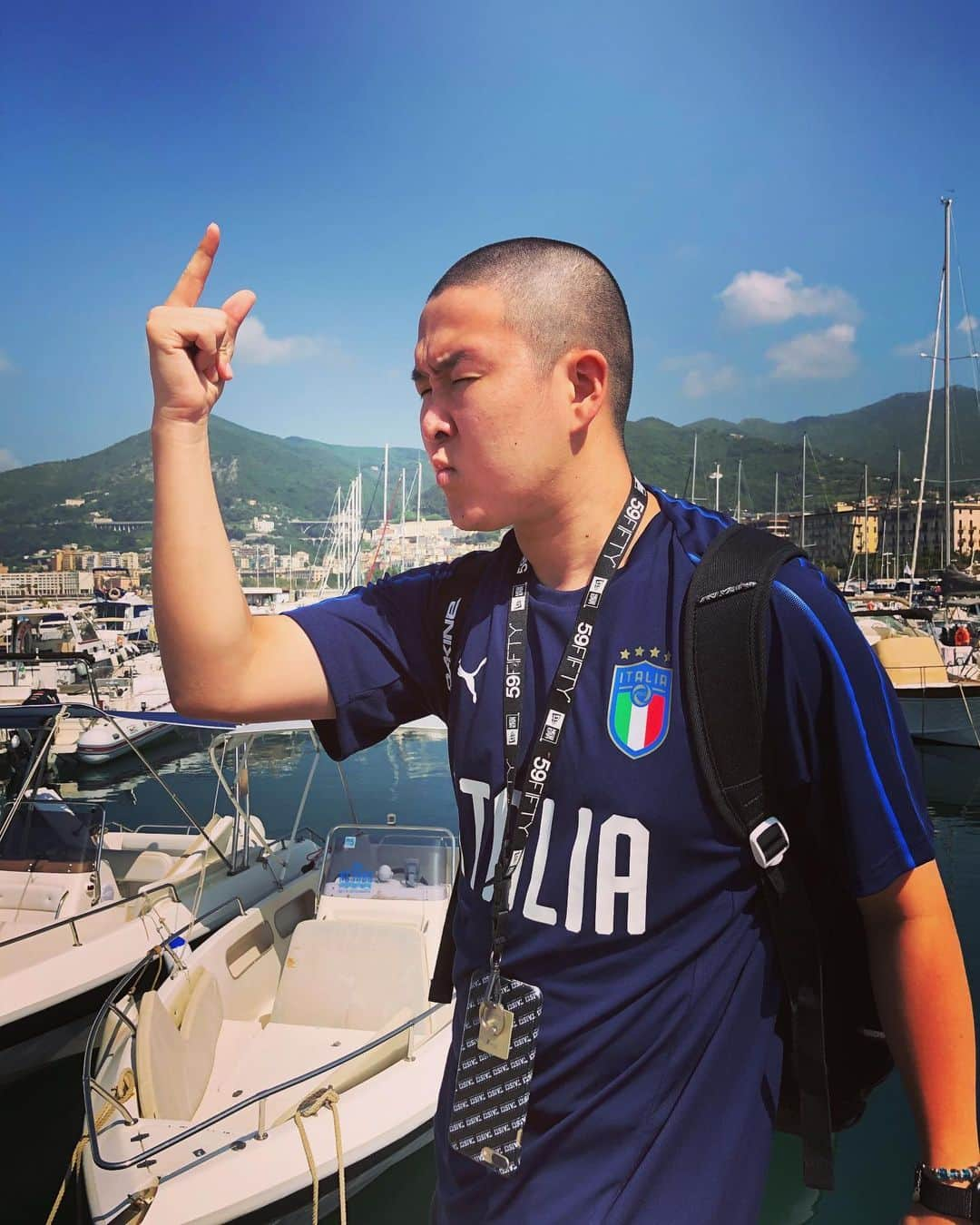 草野大成さんのインスタグラム写真 - (草野大成Instagram)「みなさんおざんすCiao🇮🇹🥝🤤 . . さてこれは何をしているでしょうか？？ . 正解を見事当てた方にはイイねを押させていただきます。 . . ちなみに難易度は壊滅級です。 . #Italia #grazie #愛の街 #笑顔は世界の共通言語 #浮かれポンチ . . みなさんYouTubeしっかり企画を練っています。 もうしばらくお待ちください…」6月15日 3時21分 - taiprogram