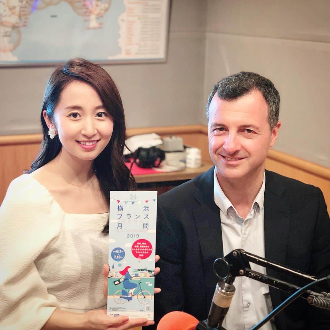 小野恵美のインスタグラム：「先日インタビューをさせていただいたのは、フランス人のグザヴィエ・ペルソンさん🇫🇷横浜フランス月間のお話を伺いました！もちろん通訳さん付きですよ（笑） 挨拶はフランス語で頑張りました😂 ・ 明日のラジオで放送します🌿 お楽しみに🤗 毎週 日曜日9:30〜10:00 FM yokohama 『YOKOHAMA My Choice!』🚢⚓️ #fmyokohama #横浜 #yokohama #ラジオ #radio #パーソナリティ #フランス #france #アンスティチュフランセ」