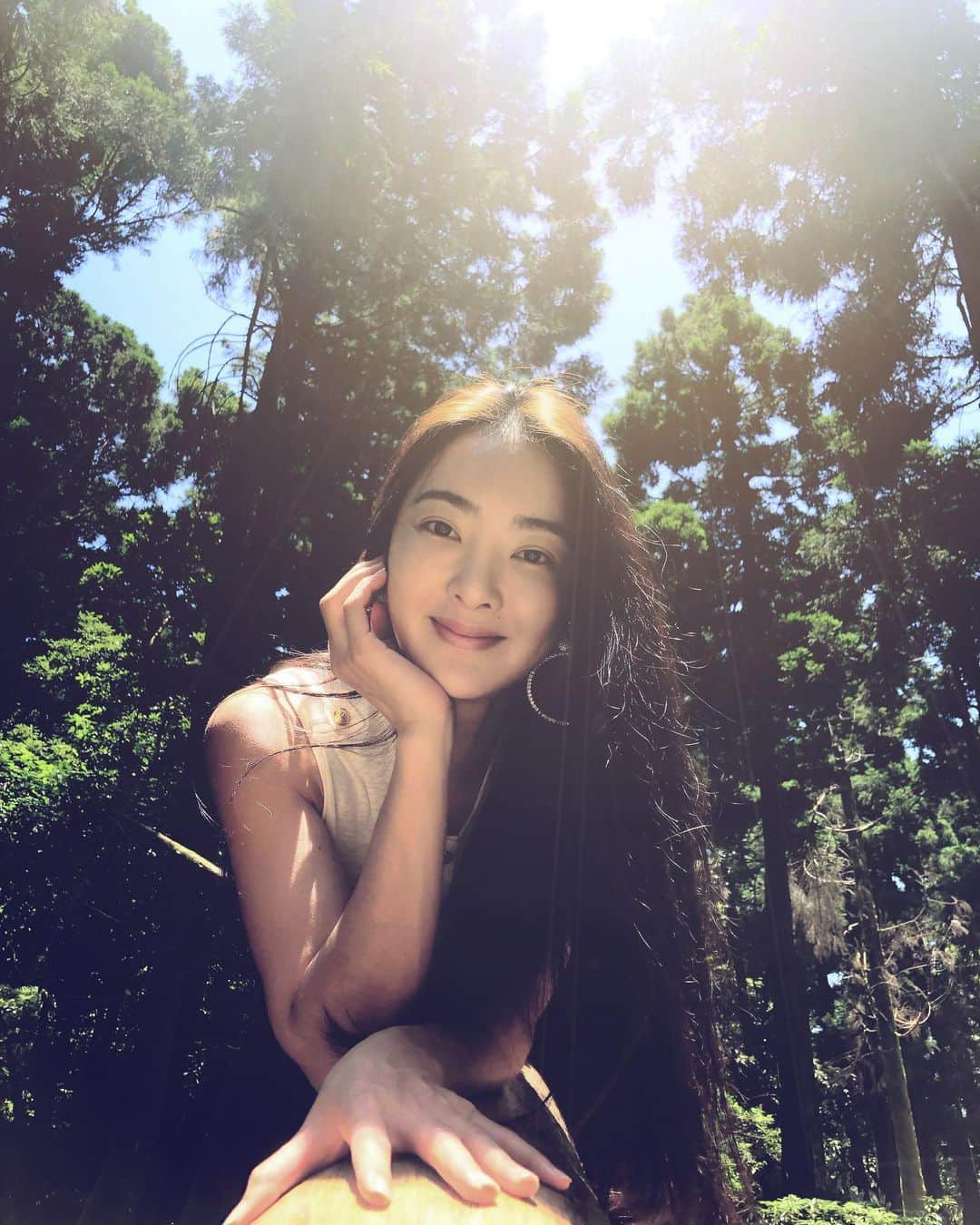 曹格格さんのインスタグラム写真 - (曹格格Instagram)「逼我陪她进森林……… 还一直对我傻笑🤷🏻‍♂️🤷🏻‍♂️🤷🏻‍♂️🤷🏻‍♂️🤷🏻‍♂️🤷🏻‍♂️🤷🏻‍♂️🤷🏻‍♂️🤷🏻‍♂️🤷🏻‍♂️🤷🏻‍♂️」6月15日 14時16分 - supergarychaw