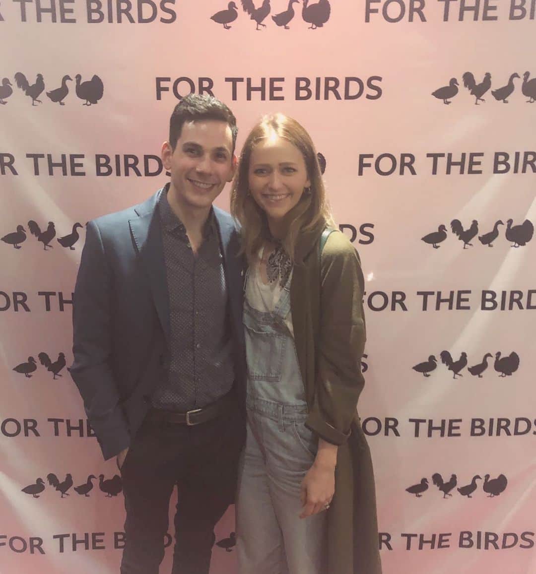ジョアンナ・ブラッディのインスタグラム：「This guy made an incredible documentary called “For The Birds.” If you are in the L.A. area this week, you should definitely go check it out at Laemmle Santa Monica! @forthebirdsdoc」
