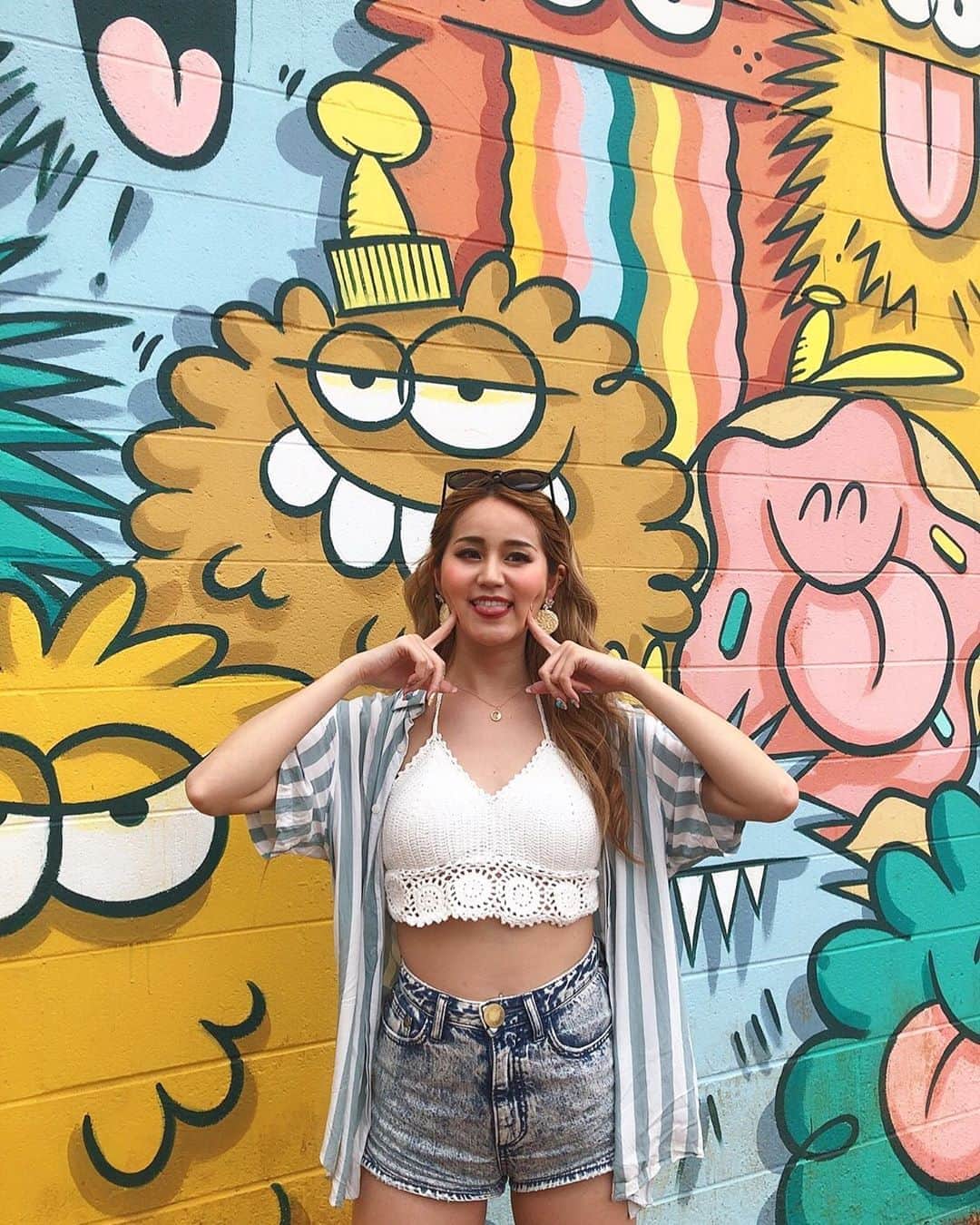 LORYのインスタグラム：「👅👻🌈 . #hawaii #kakaako」