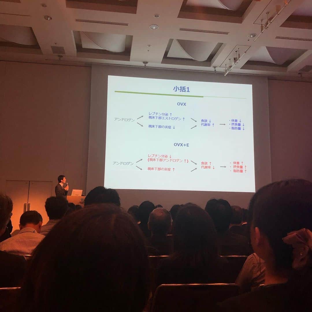 黒田愛美さんのインスタグラム写真 - (黒田愛美Instagram)「#日本抗加齢医学会総会 ‼️ 雨だけどどこも激混み！ ドクターの中でも、 これだけ #予防医学 #アンチエイジング に注目が集まってるってことですね😊 #アンチエイジングフェア は後で顔出します❣️ #アンチエイジング学会 #抗加齢学会#19JAAM #美容アンチエイジング専門医  #黒田愛美」6月15日 12時48分 - kurodaaimi