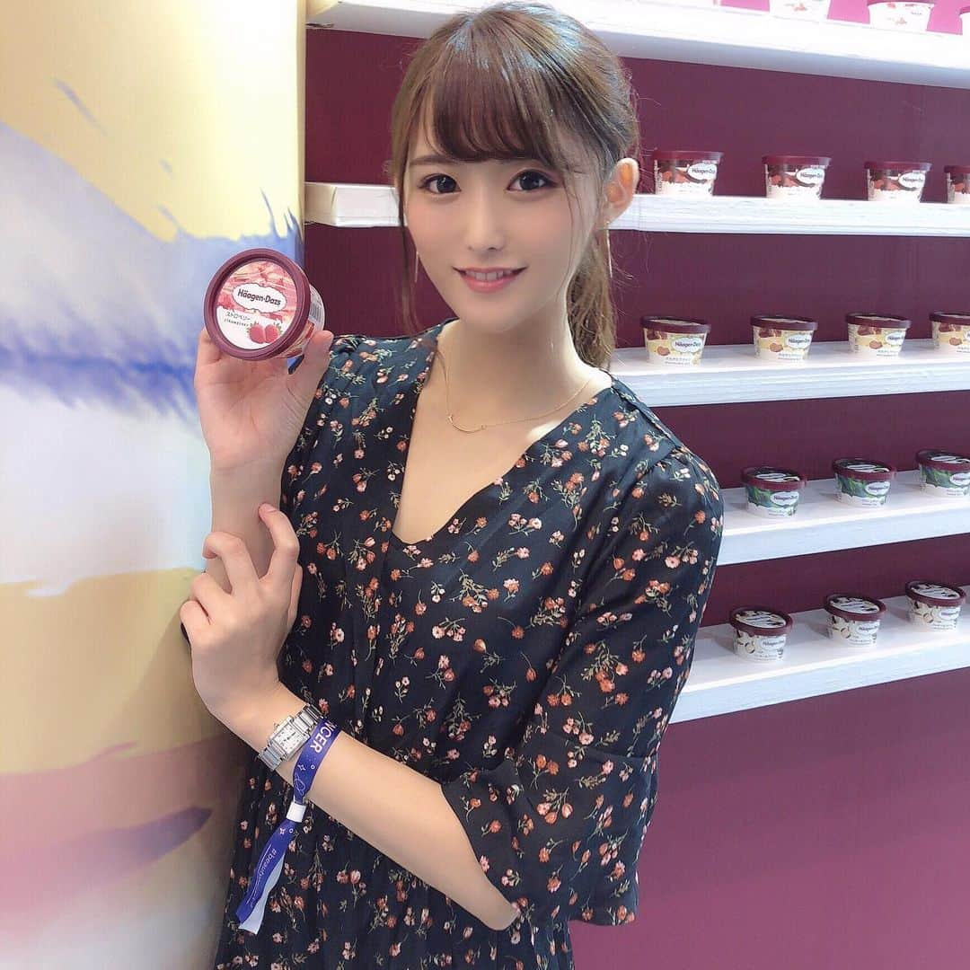 erinaさんのインスタグラム写真 - (erinaInstagram)「. beautyconに遊びにきました❤︎ ハーゲンダッツのパッケージが６月からリニューアルしたみたいです🕊 . フォトブースが可愛かった👼 . . #新ハーゲンダッツ #beautycon #ベルサール渋谷ファースト #アイスクリーム #pr」6月15日 12時49分 - erina_umajo