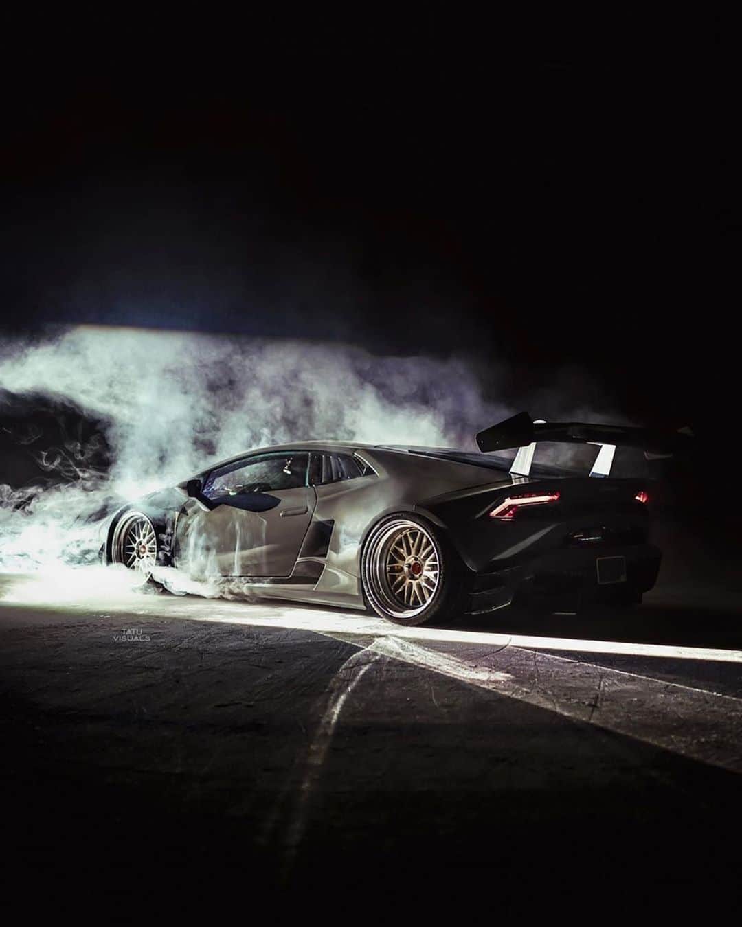 CARLiFESTYLEさんのインスタグラム写真 - (CARLiFESTYLEInstagram)「Twin Turbo Huracan on an ice rink. Photo by @tatuvisuals #carlifestyle @pterodactyltactics #Huracan」6月15日 13時02分 - carlifestyle