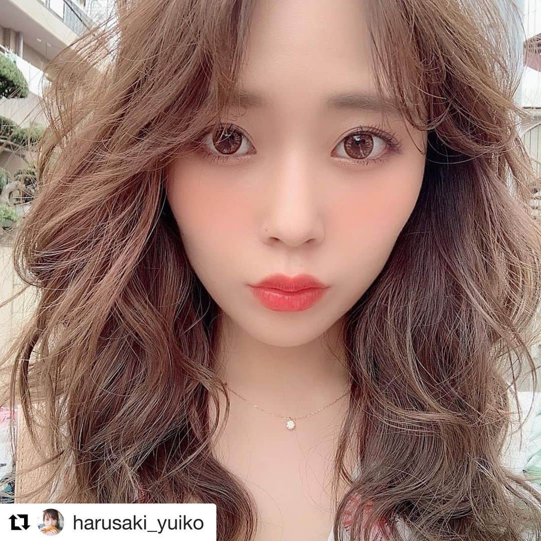 YAG BEAUTY CLINICさんのインスタグラム写真 - (YAG BEAUTY CLINICInstagram)「. 大阪院 いつもご来院ありがとうございます♥ . . #Repost @harusaki_yuiko ・・・ ◡̈♥︎ ∮ 毎月 通ってる 🔎 @yagbeauty_official  で、 ファビュラスピーリングと レーザートーニングをしてきたよ🧡 ∮ ほんで、最後にクリニック開発の 医療パックをしてもらってんけど それが最高やった😩💓 ∮ ∮ おうちでも 使ってみてんけど 見た目や使い方はシンプルやのに シートが乾燥しらずで ずっと、ぷるぷるっもちもちっ🥺 ∮ お肌が ぐんぐん吸収していくのも 自分でわかるくらい気持ちよかった🥰 ∮ ∮ ∮ しかもこれ ネットでも購入できるから 楽ちん🧚🏻‍♀️🧚🏻‍♀️ ∮ 大事な予定の前の日とかに ぜひ使ってみてね👀 ∮ ∮ ∮ #YAGBEAUTY#ファビュラスピーリング#レーザートーニング#RRRマスクパック」6月15日 13時01分 - yagbeauty_official