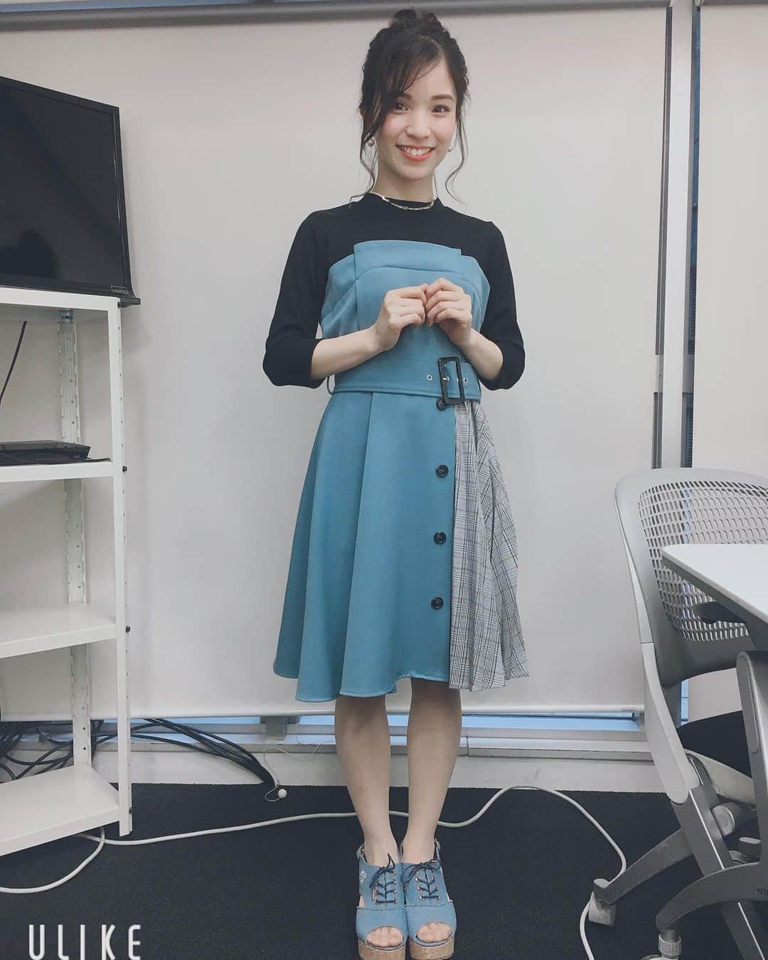のインスタグラム：「ＭＶ衣装まだまだあるよ👗  パーティーに行く様な 大人っぽい感じの衣装✨と 今まで着た事も無いようなハードな衣装✨✨ とっっっても新鮮でした😳💕 #仮谷八変化 #ＭＶ見てもらえたかなぁっ」