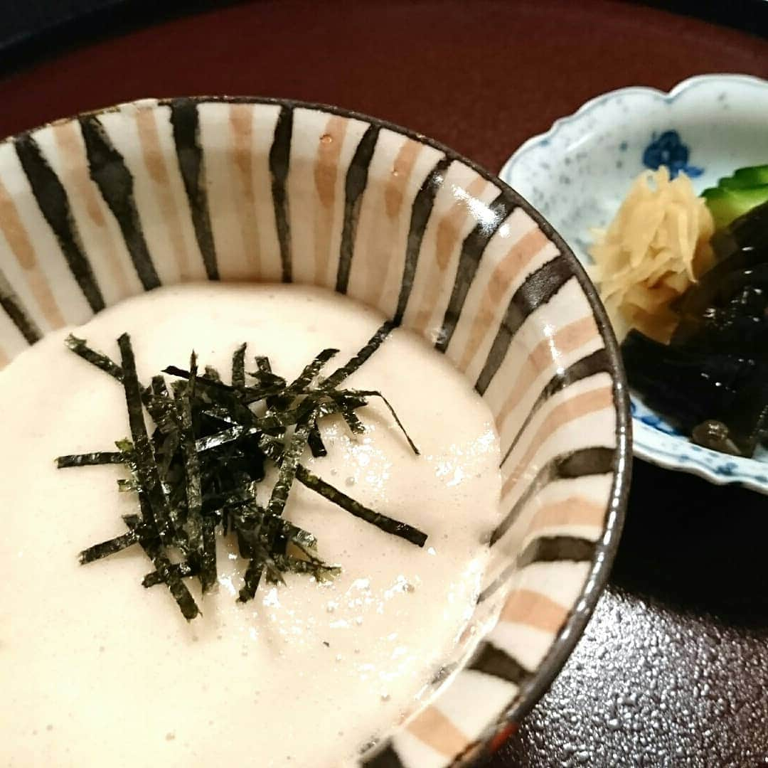 丹野みどりさんのインスタグラム写真 - (丹野みどりInstagram)「先日お邪魔した 名古屋の老舗料亭『志ら玉」さん  6名のお食事会だったのですが 素晴らしい個室で ゆっくりと頂くお料理が  一品一品実に美味しかったです。  大女将に様々なお話を伺うなかで、 美空ひばりさんのエピソードもあり 興味深かったです。 ◆お仕事のお問い合わせは 株式会社丹野みどりアナウンス事務所 info@tannomidori.co.jp  #老舗#料亭#志ら玉#懐石#Japanesefood#washoku#グルメ#お食事会」6月15日 13時11分 - midorimarron