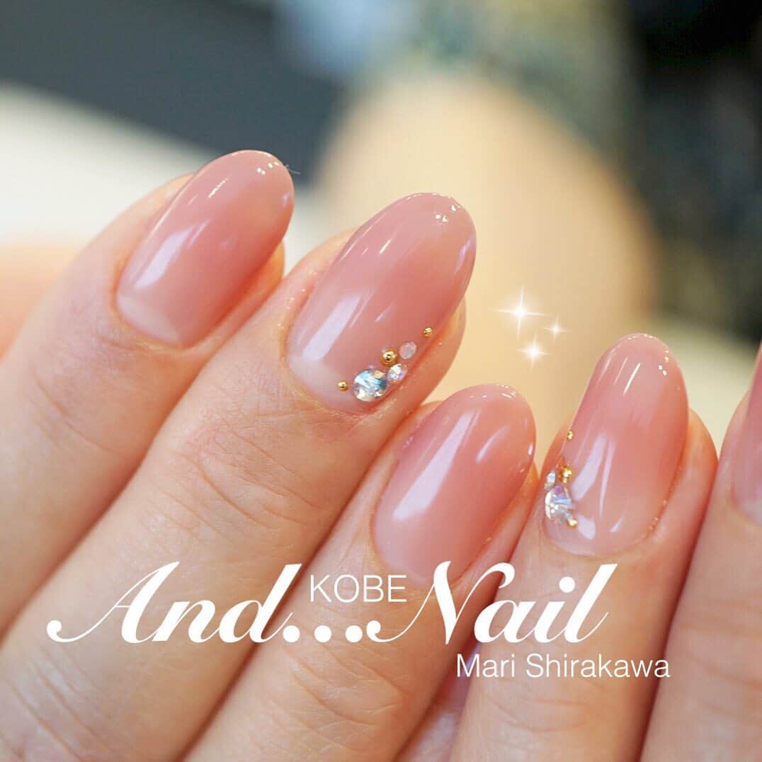 白川麻里さんのインスタグラム写真 白川麻里instagram ヌーディーオフィスネイル やっぱりベージュは良いですね オフィス ネイル ヌーディーネイル 大人ネイル ベージュネイル スワロフスキー シンプルネイル 夏ネイル パラジェル Paragel ジェル