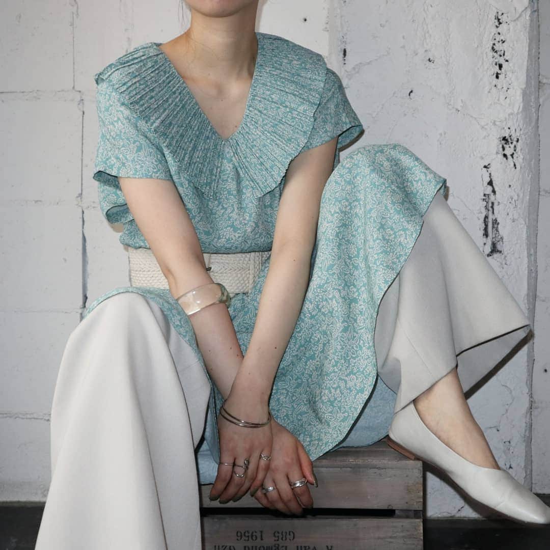 吉祥寺 古着屋 Orfeoのインスタグラム：「Pleated Collar Dress  #Orfeo #Kichijoji #Tokyo #vintage #used #fashion #coodinate #outfits #オルフェオ #吉祥寺 #東京 #古着 #古着屋 #ヴィンテージ #ユーズド #ファッション #コーディネート  掲載商品のお問い合わせはメールにて承っております。コメント、DMでのお問い合わせは受け付けておりませんのでご了承ください。」