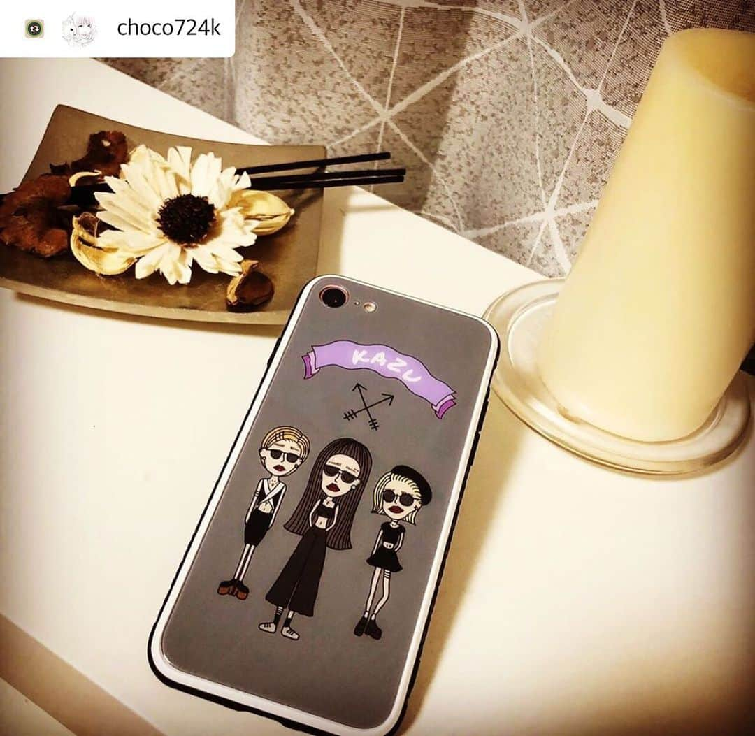 イラストレーターbebeさんのインスタグラム写真 - (イラストレーターbebeInstagram)「． iPhone ケースも パスポートケースも ありがとうございます🥺💜💕． ． ． #Repost ➳ 🧜🏽‍♀️ @choco724k ． ． スマホケースもオーダー✻✻✻💕． スマホケースは、私がドハマりしているグレーで作ってもらったよ♣️ もーすごい可愛くてさっそく使う✻✻ これも名前入り😚  #lineスタンプ  も可愛いよ🤤  気になる方↓↓↓ @bebe_1115 ♥️ #スマホケース #オーダースマホケース  #スマホ  #デザイン  #名前入り  #可愛い  #お気に入り」6月15日 13時24分 - bebe_1115