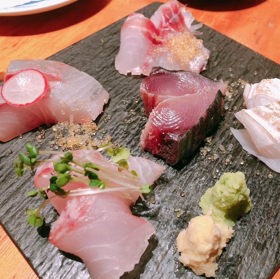 阿部洋子さんのインスタグラム写真 - (阿部洋子Instagram)「#1軒目 #sake  #お刺身 久々に来てもやはり混んでた。」6月15日 13時32分 - hirocoring