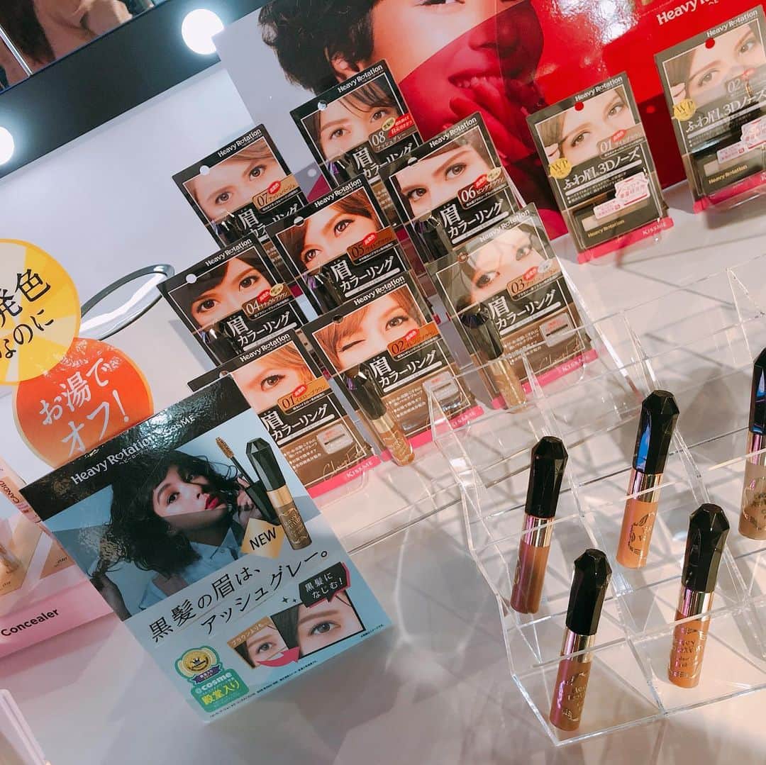 Emiさんのインスタグラム写真 - (EmiInstagram)「@beautycon に行ってきたよ💄💕 色々な最新のコスメが展示してあって コスメを試せるのも嬉しいのにお土産までもらえて🛍✨最高🥺✨ イートインスペースもあって🍦もあった💕 もっとゆっくり見たかったけどこれからお仕事なのでまた次回も行きたいな〜 今日と明日やってるみたいだよ😊 このティントリップ良かった🥺  #beautycontokyo #cosmetics #beauty #event #うしろにあやちゃん #お久しぶり」6月15日 13時43分 - emi_yoga