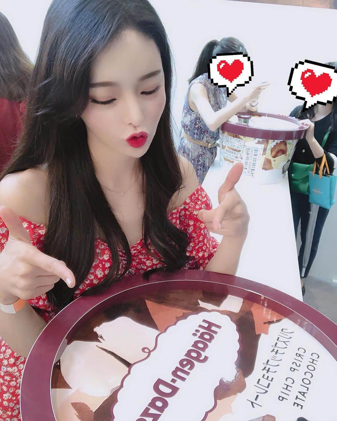 ダユンさんのインスタグラム写真 - (ダユンInstagram)「일본 뷰티콘 하겐다즈 너무 귀엽당  이만한거 있으면 하루만에 다 먹을텐데 🍨🍧🍦♥️ . #beautycontokyo #haagendazs」6月15日 13時57分 - 2__yun__2