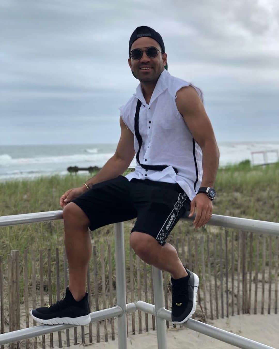 マルコ・ファビアンのインスタグラム：「La felicidad es cuando lo que piensas, lo que dices y lo qué haces están en armonía. 💫🙏🏻😉 #enjoythemoment #vivetuvidafeliz #magic #staystrong #10 🍀」