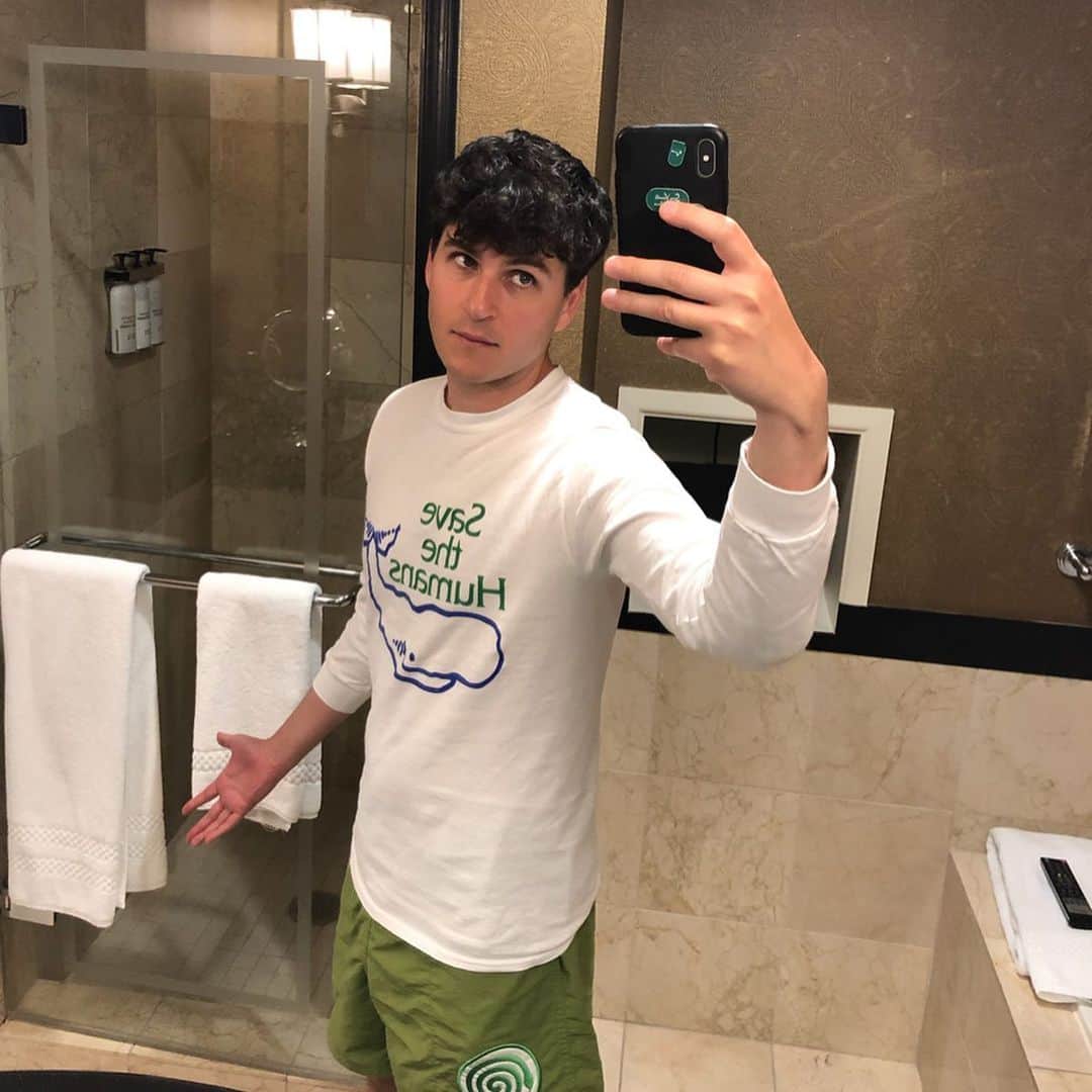 エズラ・クーニグのインスタグラム：「save the humans (this shirt was made for a video that never got finished 🤷🏻‍♂️)」