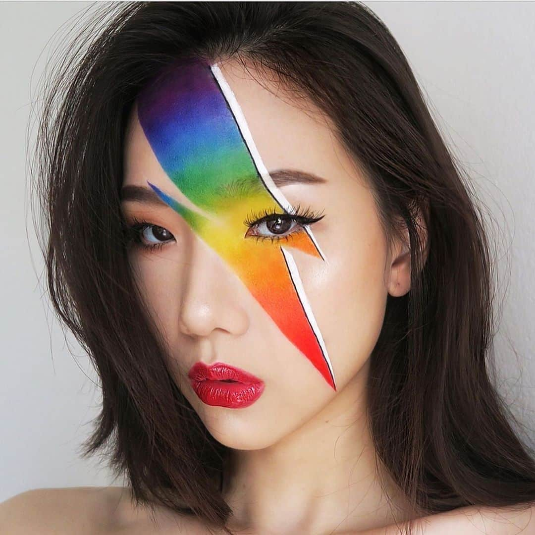 NYX Cosmeticsさんのインスタグラム写真 - (NYX CosmeticsInstagram)「@t.rinluck creates this striking David Bowie inspired glam using our Ultimate Shadow Palette in 'Brights' + Eyeshadow Base in 'White' ⚡🌈 Don't forget to tag us in your #pride looks for a chance to be reposted 😘 || #nyxcosmetics #nyxprofessionalmakeup #crueltyfreebeauty」6月15日 5時14分 - nyxcosmetics