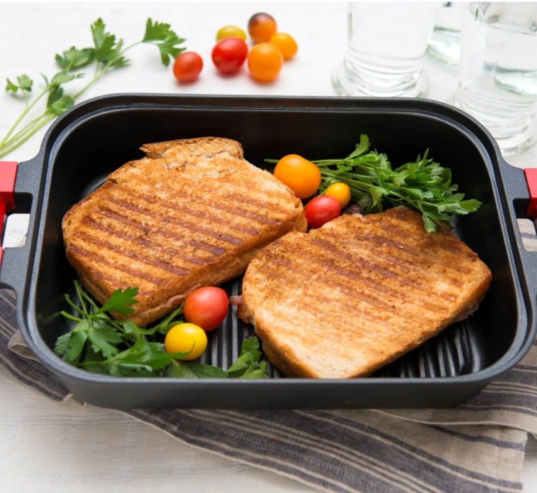 UchiCookのインスタグラム：「Switch up the ordinary with this Steam + Grilled Ham & Cheese Sandwich. Learn how to make your sandwiches stand out from the crowd. 😋 Find more recipes like this one here: www.uchicook.com/recipes ♨ -- #steamgrill #uchicook #cookware #kitchenware #easyrecipes #instagood #foodstagram #kitchenutensils #grilledhamandcheese」