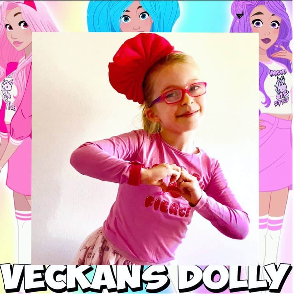 ドリー・スタイルさんのインスタグラム写真 - (ドリー・スタイルInstagram)「Veckans Dolly är: @foxen73 Stort grattis💖 Vill du bli nästa veckas Dolly? Lägg ut en bild på dig själv och tagga #dollycolorfriday, ni kan uppdatera hela veckan. Vi kollar igenom alla bilder, varje vecka. Puss & Lycka till!  #dollystyle 💗💙💜Man behöver inte ha peruk eller Dolly Style-kläder för att vara med! • [ Do you want to be the next "Dolly of the week"? Just post a picture of you and hashtag #dollycolorfriday, good luck!] 💗💙💜#dollystyle #weloveyou」6月15日 5時23分 - dollystyle