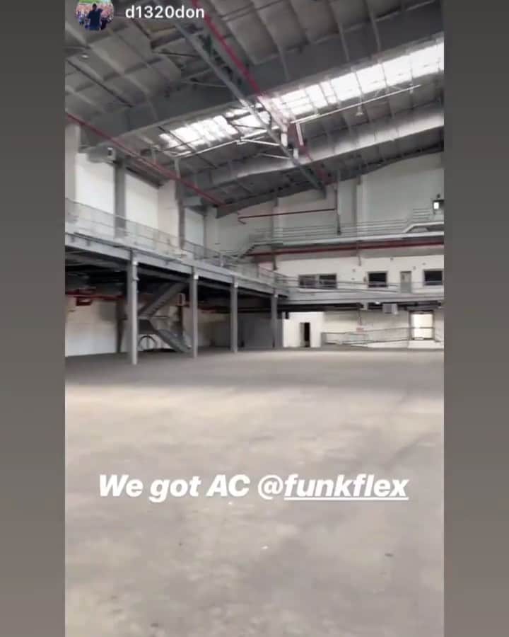 ファンクマスター・フレックスのインスタグラム：「Wow! Javier and Joe Jaxson doing walk through @ Expo Center checking the AIr Conditioning system! #FlexFest  x @d1320don x @joejaxson !!!! August 17!!!!!! MORE CARS / MORE BIKES!!!!! HIT BIO FOR TICKETS!」
