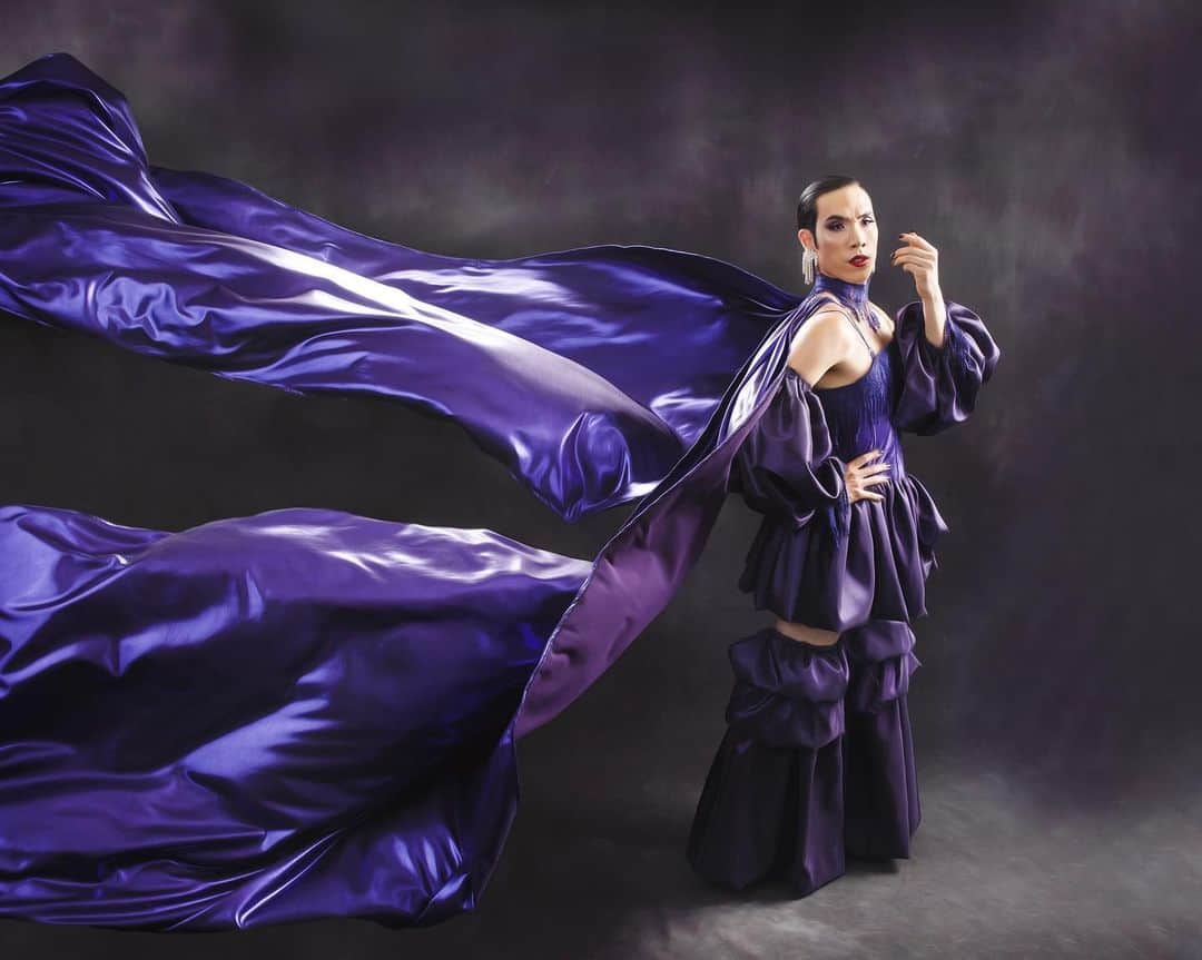 ユージン・リー・ヤンのインスタグラム：「purple Photo: @jdrenes  Styling: @farrenjeanandrea  Designer: @_utierre  Hair: @daviddanggg  Makeup: @ariannachayleneblean」