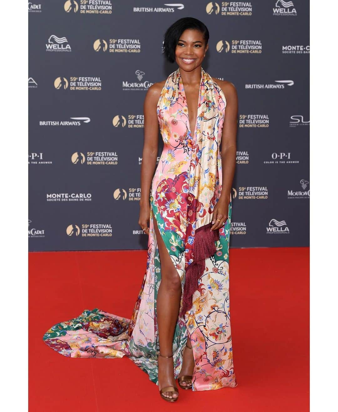 オスカーデラレンタさんのインスタグラム写真 - (オスカーデラレンタInstagram)「@GabUnion is radiant in our #odlrfall2019 floral crest charmeuse fringed gown at the Monte Carlo TV Festival.」6月15日 5時46分 - oscardelarenta