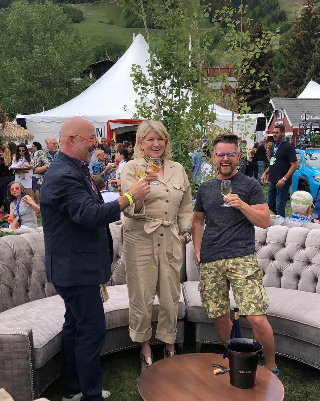 マーサ・スチュワートさんのインスタグラム写真 - (マーサ・スチュワートInstagram)「Cheers to the perfect kickoff to summer at @foodandwine’s #fwclassic in Aspen, Colorado. ⛰ With an appearance by our very own, @marthastewart48, who shared some of her latest summer entertaining recipes featured in the June issue of Living and her latest book, “Martha Stewart’s Grilling,” we couldn’t think of a better way to get inspired for this weekend’s outdoor festivities! Swipe the gallery to see more from Martha’s appearance today. 👆🏼」6月15日 5時58分 - marthastewart