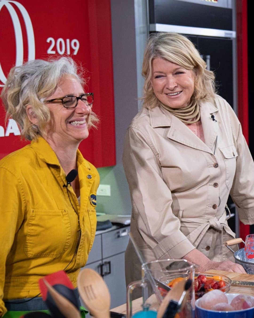 マーサ・スチュワートさんのインスタグラム写真 - (マーサ・スチュワートInstagram)「Cheers to the perfect kickoff to summer at @foodandwine’s #fwclassic in Aspen, Colorado. ⛰ With an appearance by our very own, @marthastewart48, who shared some of her latest summer entertaining recipes featured in the June issue of Living and her latest book, “Martha Stewart’s Grilling,” we couldn’t think of a better way to get inspired for this weekend’s outdoor festivities! Swipe the gallery to see more from Martha’s appearance today. 👆🏼」6月15日 5時58分 - marthastewart