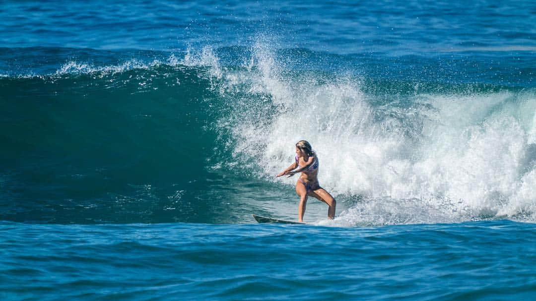 イザベラ・サントーニさんのインスタグラム写真 - (イザベラ・サントーニInstagram)「Não disse que o #surf de hoje rendeu?! Como eu amo estar no mar!!!! 🌊 #surfgirl obrigada pelos registros 🙌@ready2fly_imagens_aereas」6月15日 6時04分 - isabellasantoni