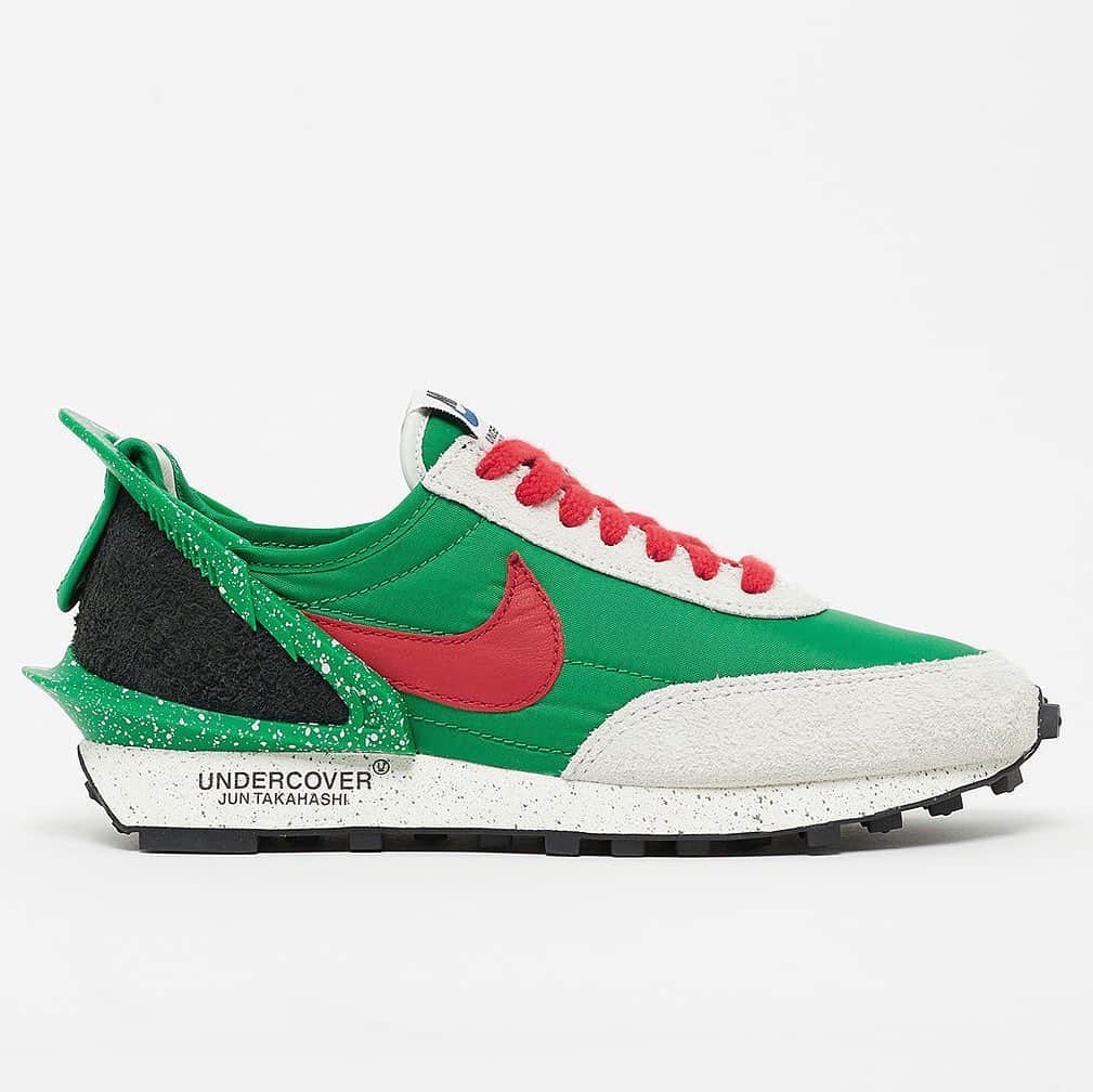 Sneaker Newsさんのインスタグラム写真 - (Sneaker NewsInstagram)「The next wave of @undercover_lab x Nike Daybreak colorways are coming on 6/21. Tap the link in our bio for full release details on this green/red pair.」6月15日 6時13分 - sneakernews