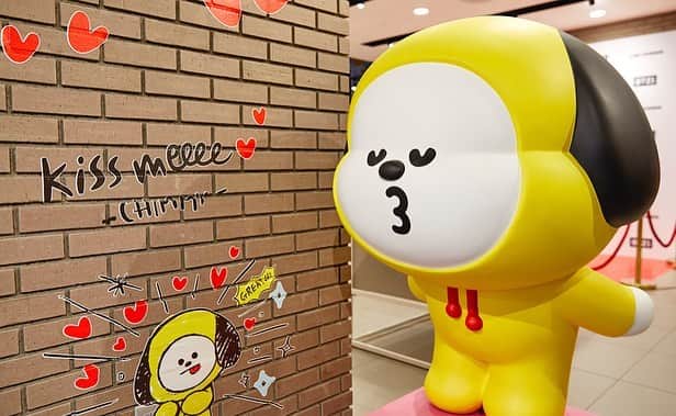 BT21 Stars of tomorrow, UNIVERSTAR!さんのインスタグラム写真 - (BT21 Stars of tomorrow, UNIVERSTAR!Instagram)「Here’s a little sneak peek 👀 Ready to see BT21 tomorrow? Check out @linefriends_us for more details! . <Location> 📍6922 Hollywood Blvd, Los Angeles, CA 90028 . #OPEN #JUNE15 #COMINGSOON #SPECIALEVENTS #BT21 #LINEFRIENDS #PERMANENT #STORE #HOLLYWOOD #LA #LINEFRIENDS_US」6月15日 6時14分 - bt21_official
