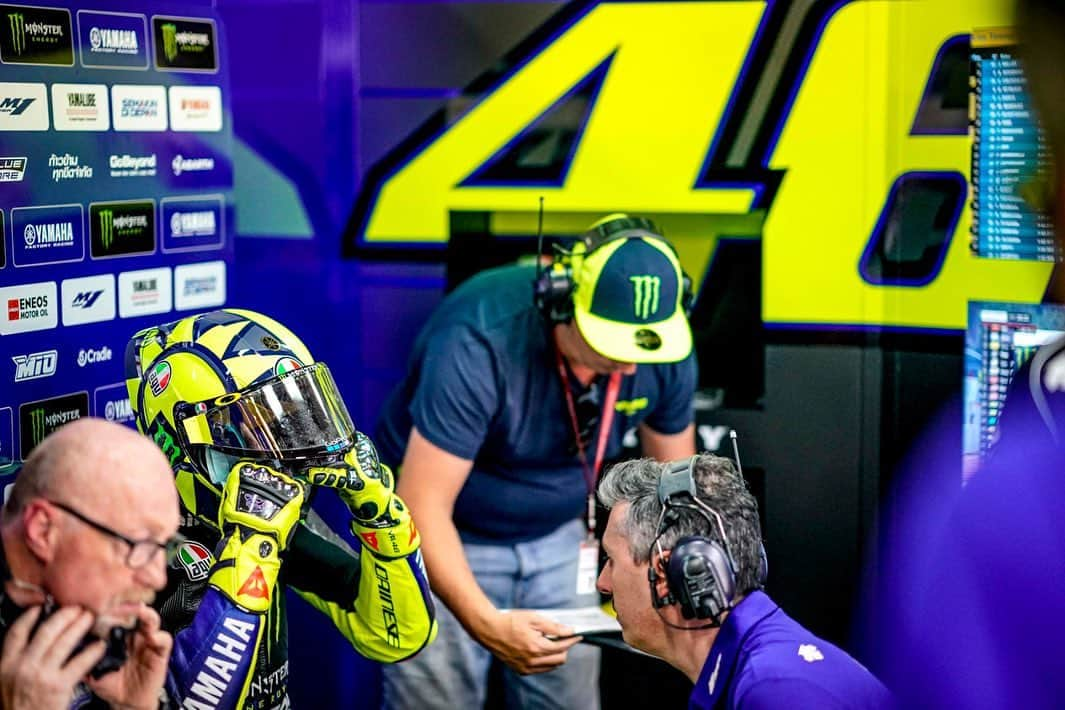 バレンティーノ・ロッシさんのインスタグラム写真 - (バレンティーノ・ロッシInstagram)「Montmeló Circuit,Barcellona Friday,free practice 📸 @falex79」6月15日 6時15分 - valeyellow46